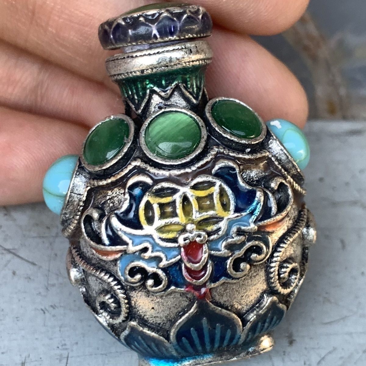 Vintage Cloisonne Bronze Snuff - Vintage Collectible Bottles 评论和价格